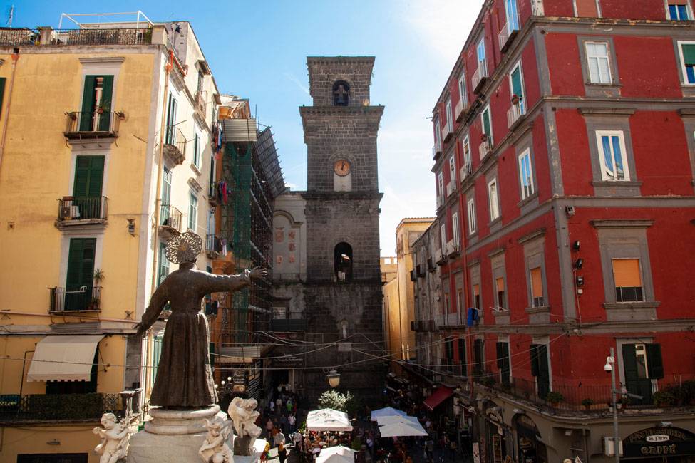 Napoli: Origini, Culti e Leggende